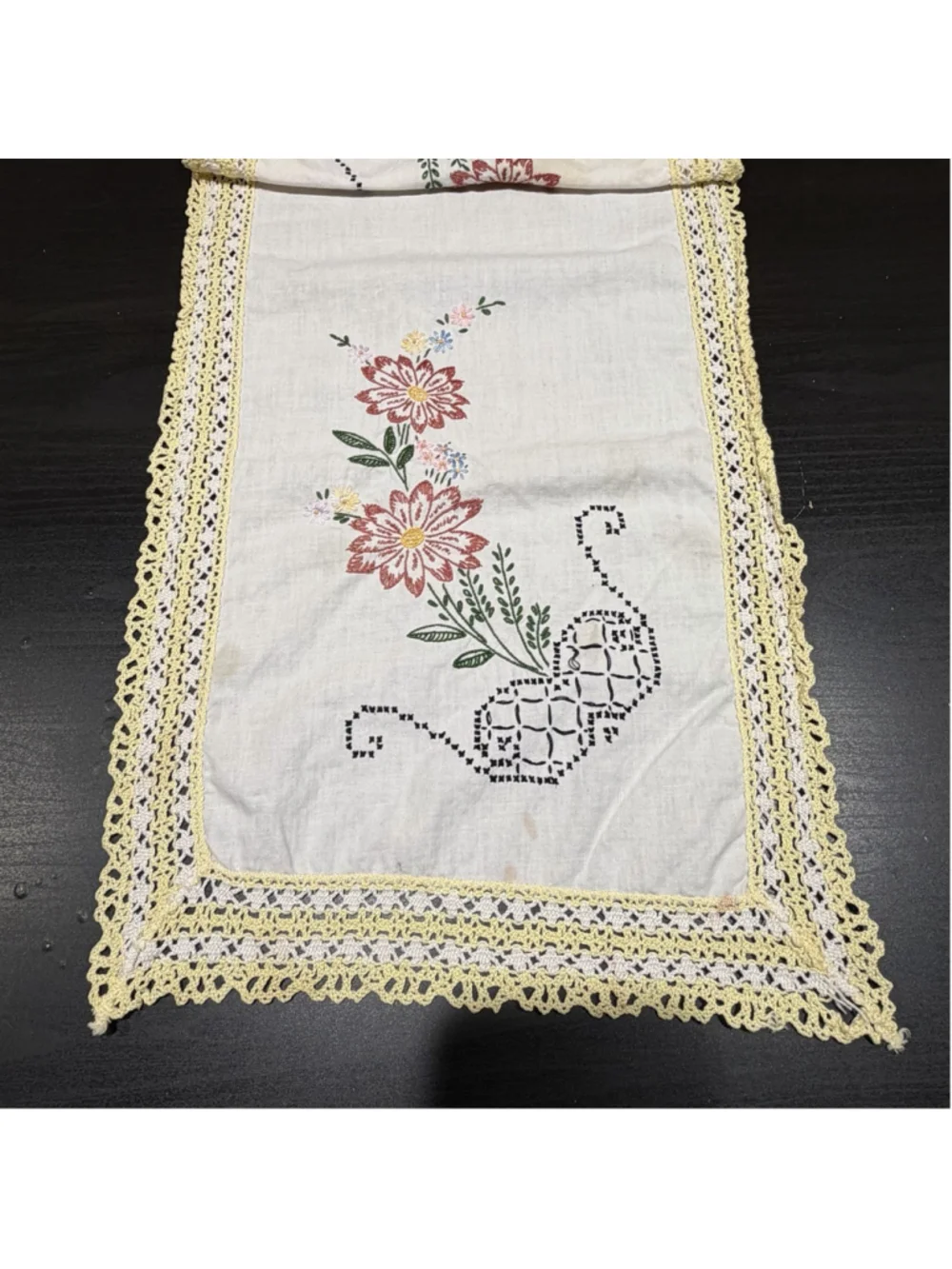 Vtg Cottagecore Floral Embroidered Dresser Scarf Table Runner Lace Trim 33.75x12
